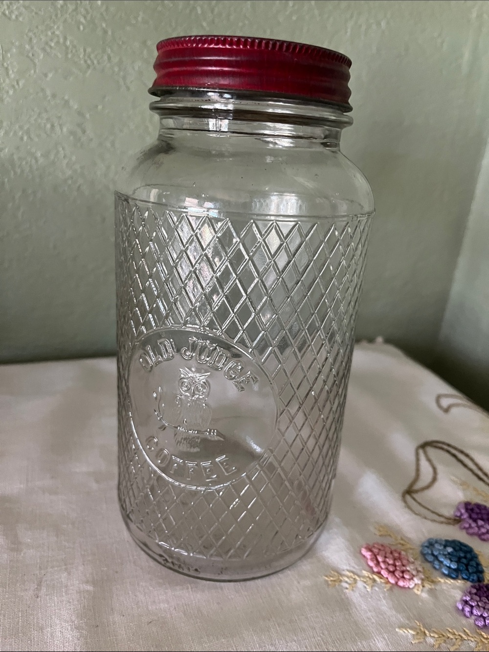 1930s Old Judge Coffee Glass Jar Owl Embossed Original Lid St Louis